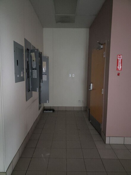 More Photos Of 2534 Rockwood Ave, Calexico Bank For Sale