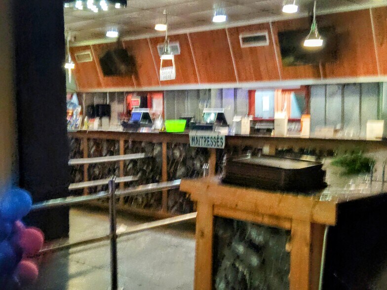 More Photos Of 645 E Georgia Ave, Memphis Bar For Sale