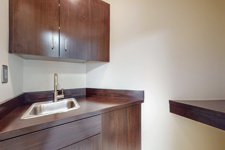 More Photos Of 7 Cedar St, Ramsey Office For Lease