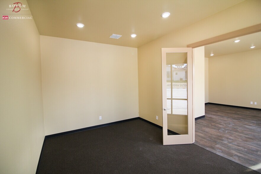 More Photos Of 12 Truss Dr, Boerne General Retail For Sale