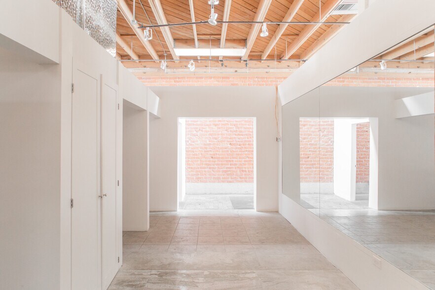 More Photos Of 8483 Melrose Ave, West Hollywood Storefront For Lease