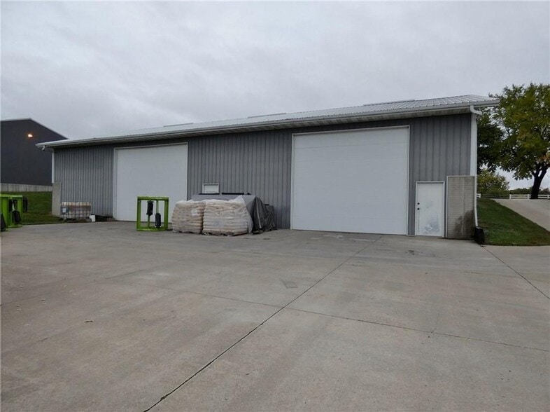 Primary Photo Of 2280 Graceland Rd, Pella Industrial For Sale