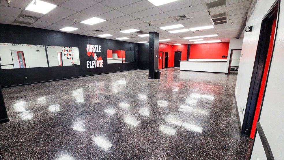 More Photos Of 2111 S Alma School Rd, Mesa General Retail For Lease