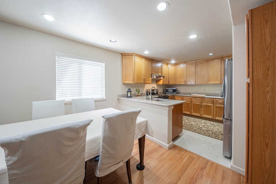 More Photos Of 6 S Wood St, Salinas Hotel For Sale