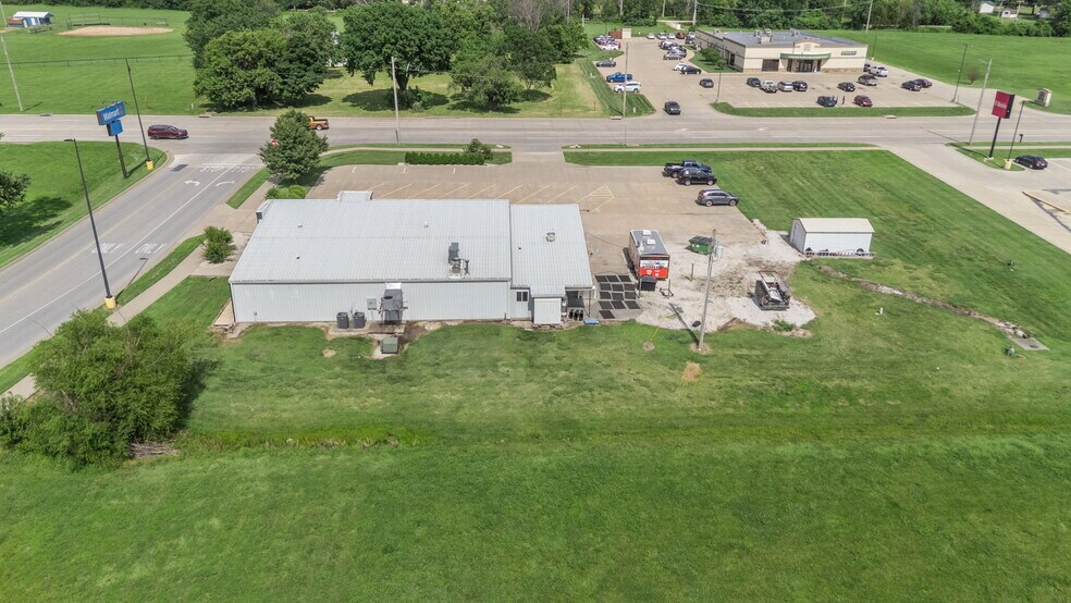 More Photos Of 2150 N State St, Iola Restaurant For Lease