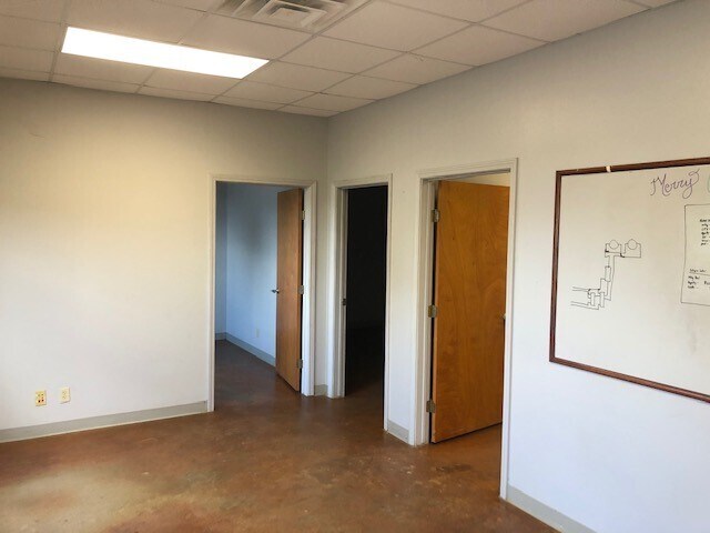 More Photos Of 3900 Industrial Cir, Bossier City Warehouse For Lease