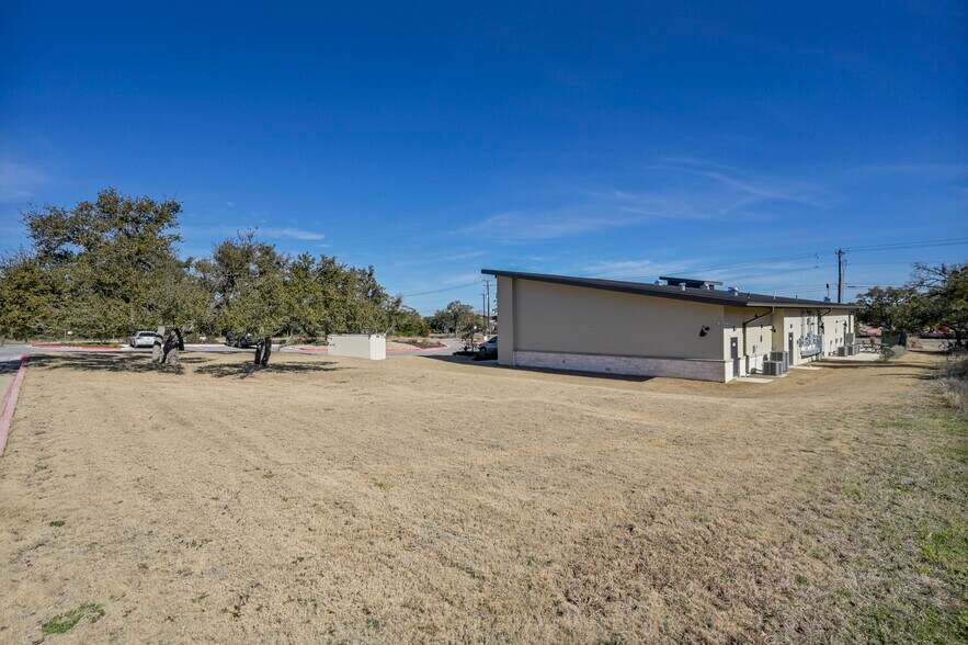 More Photos Of 901 N Vista Ridge Blvd, Cedar Park General Retail For Sale