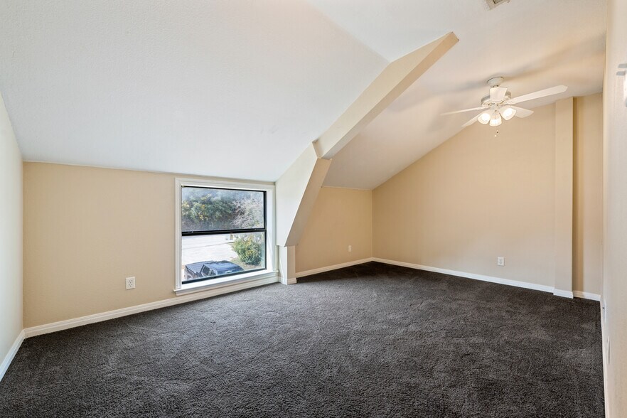More Photos Of 5205 Hudson Bend Rd, Austin Light Manufacturing For Sale