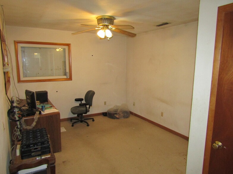 More Photos Of 150 Colonial Trl E, Surry Convenience Store For Sale