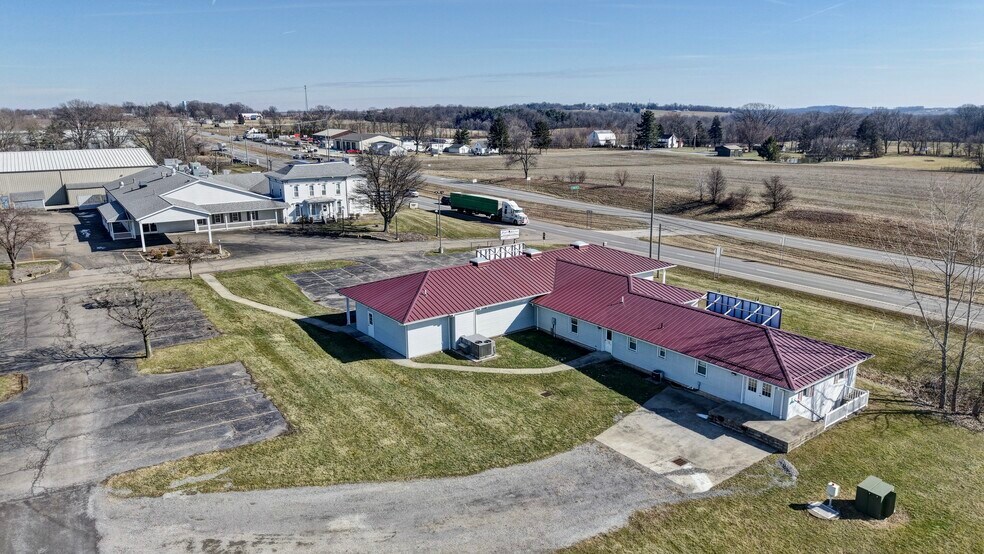 More Photos Of 14232 Lincoln Way E, Dalton General Retail For Sale