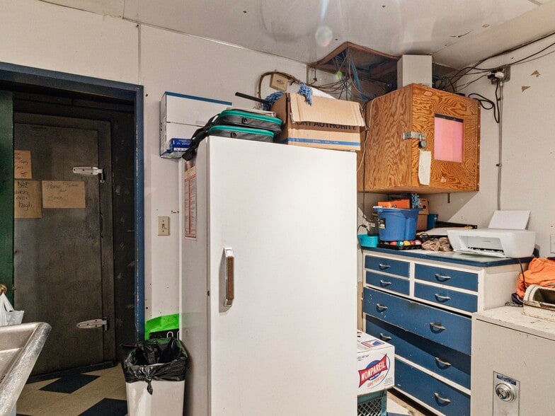 More Photos Of 1015 Chestnut St, Carlin Convenience Store For Sale