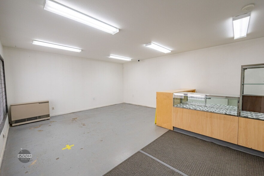 More Photos Of 5320 W Parks Hwy, Wasilla General Retail For Sale