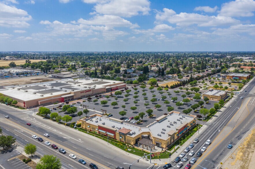 SWC Mooney Blvd Prosperity Ave, Tulare, CA 93274 For Lease