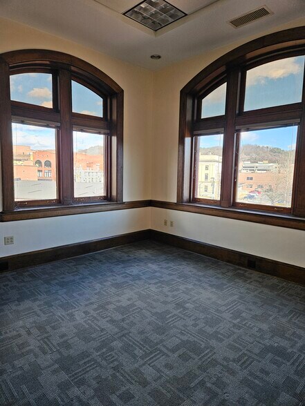 More Photos Of 17 Howard St, Cumberland Office For Lease