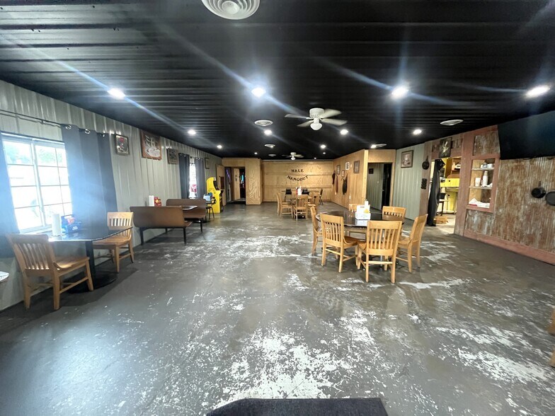 More Photos Of 219 Main St, Hale Flex For Sale