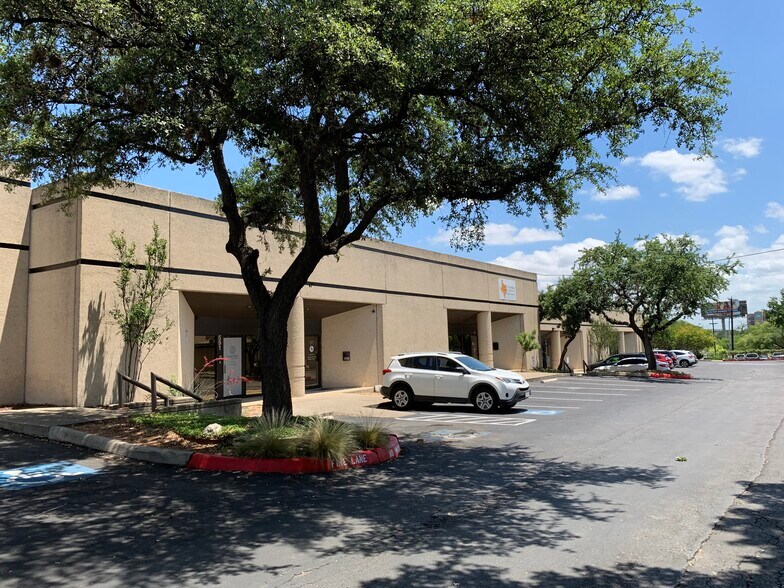 More Photos Of 459-599 Spencer Ln, San Antonio Unknown For Lease