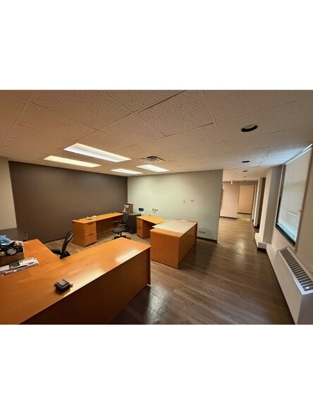 More Photos Of 111 N Wabash Ave, Chicago Office For Sale