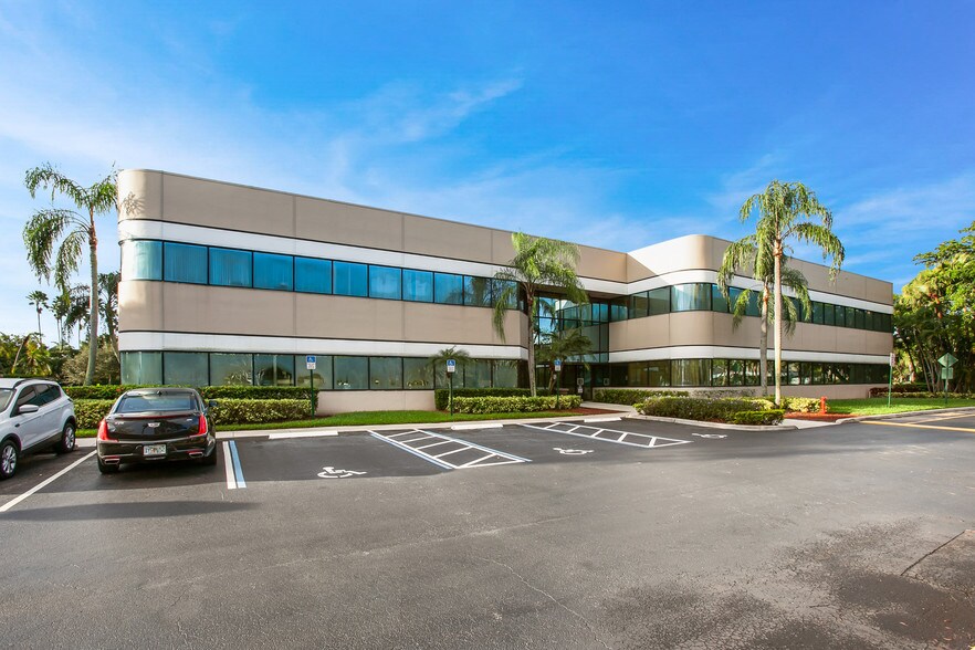 More Photos Of 440 Sawgrass Corporate Pky, Sunrise Office For Sale