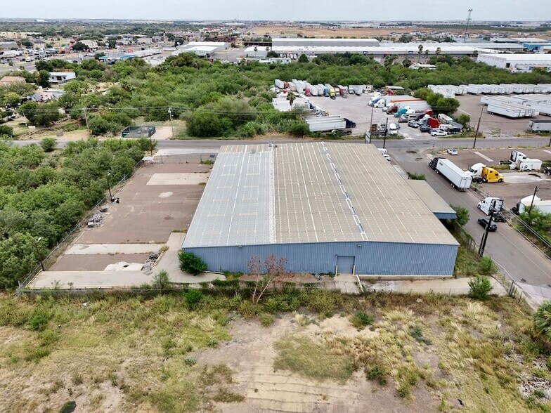 More Photos Of 8115 Las Cruces Dr, Laredo Truck Terminal For Lease