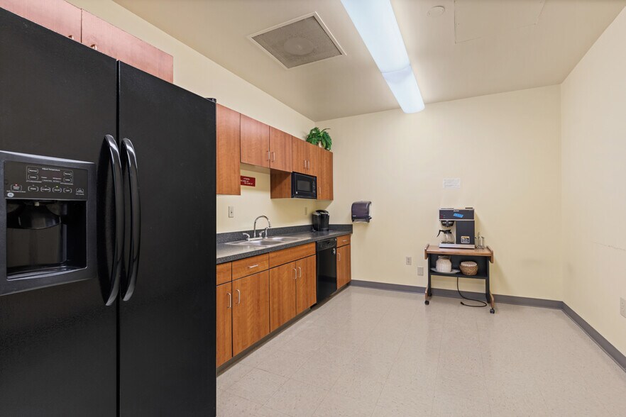 More Photos Of 2640 Pitcairn Rd, Monroeville Medical For Sale