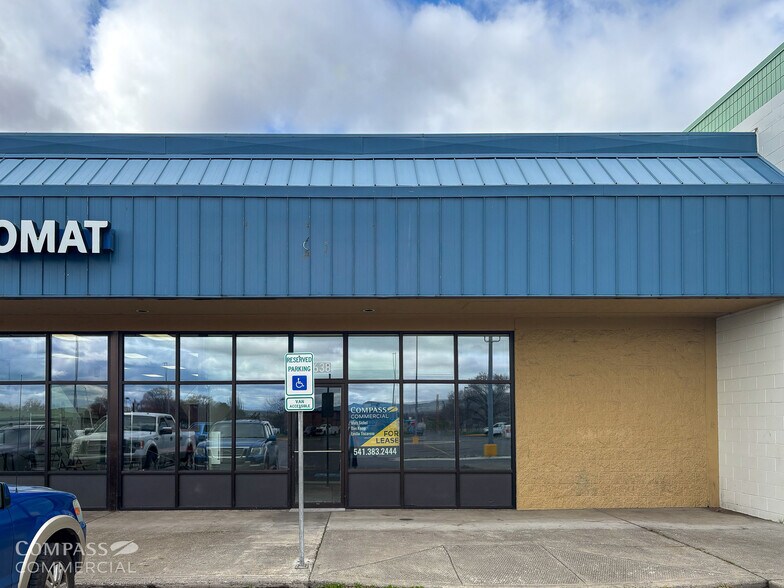 More Photos Of 2636 W 6th St, The Dalles Storefront Retail Office For Lease