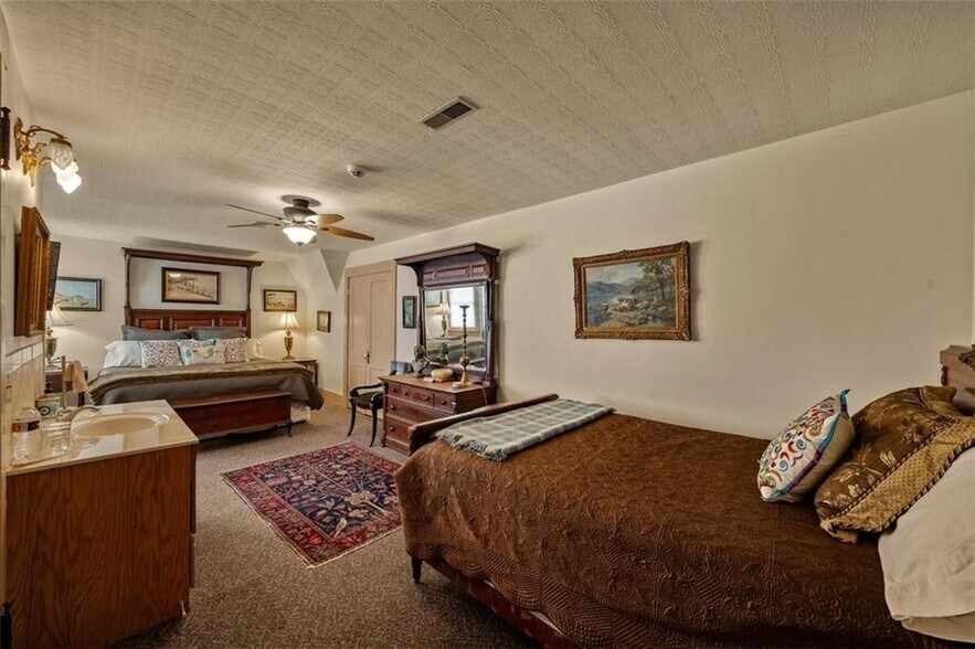 More Photos Of 809 Hall St, Saint Joseph Hospitality For Sale