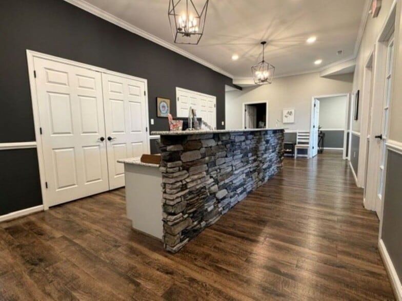 More Photos Of 15243 Forest Rd, Forest Office For Lease