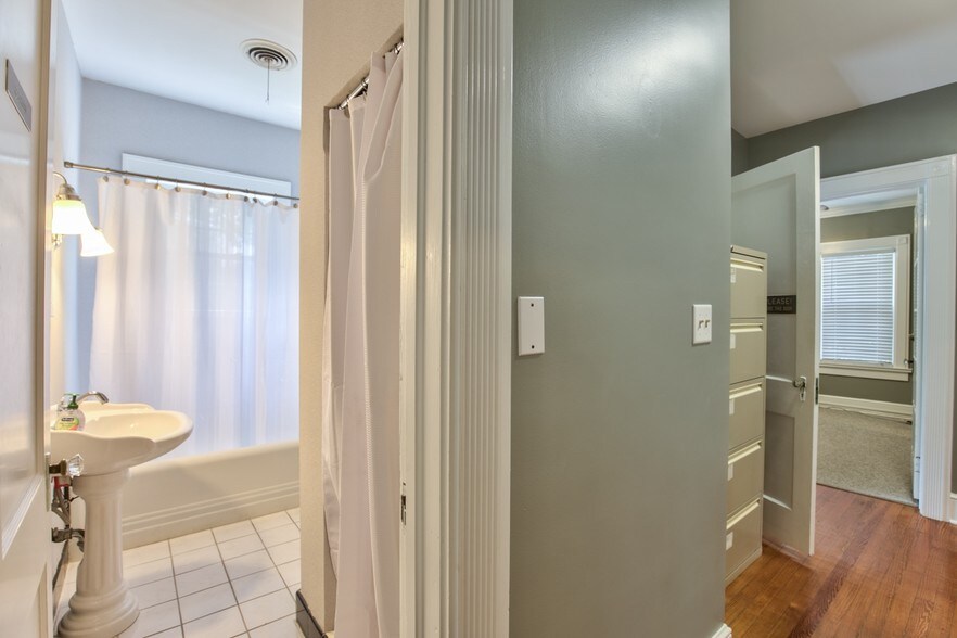 More Photos Of 863 E Park Ave, Tallahassee Office For Lease