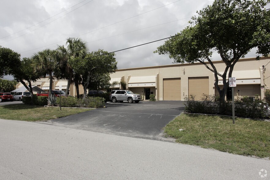 More Photos Of 337-379 SW 13th Ave, Pompano Beach Warehouse For Lease