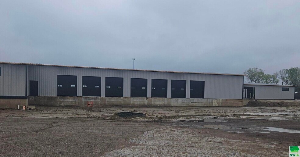 More Photos Of 1709 E Hwy 20, Lawton Warehouse For Lease