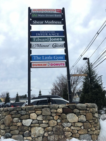 More Photos Of 220 Great Rd, Littleton Storefront For Lease