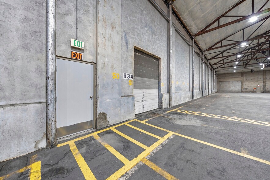 More Photos Of 715 S Grape St, Medford Warehouse For Sale