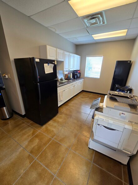 More Photos Of 103 Tradesmen Dr, Hutto Warehouse For Sale