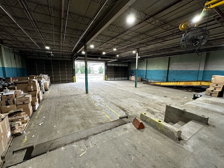 More Photos Of 4 American Way, Spotswood Warehouse For Lease