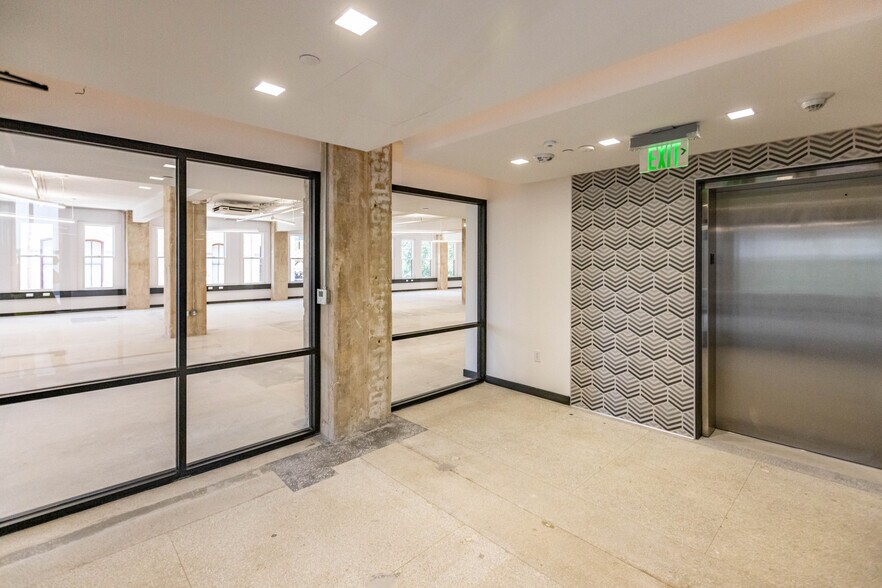 More Photos Of 200 Main Plz, San Antonio Office For Lease