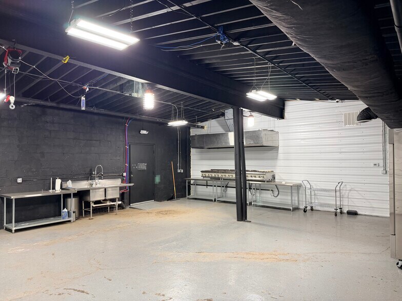 More Photos Of 40-50 Victor St, Highland Park Warehouse For Sale