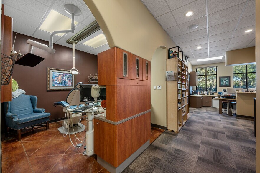 More Photos Of 7215 Wyoming Springs Dr, Round Rock Medical For Lease