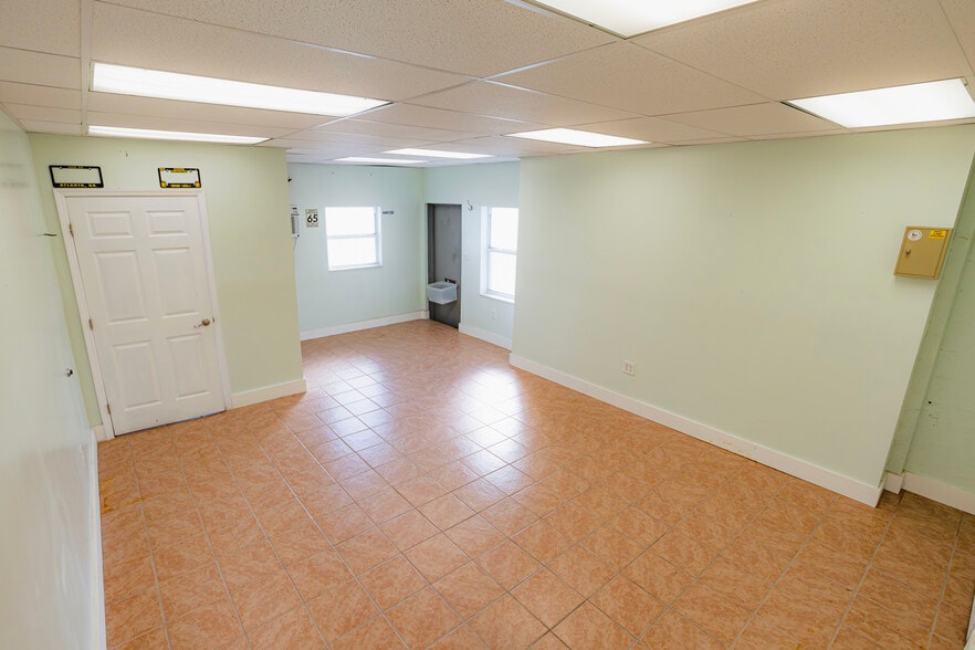 More Photos Of 3805 NW 35th Ave, Miami Warehouse For Sale