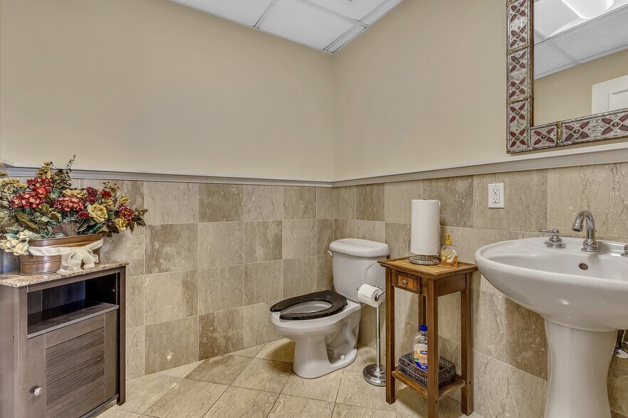 More Photos Of 22 Colt Ct, Ronkonkoma Warehouse For Sale