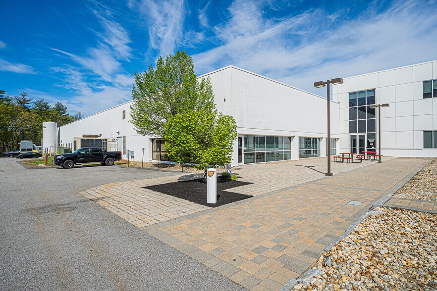 More Photos Of 10 Lyberty Way, Westford Research And Development For Lease