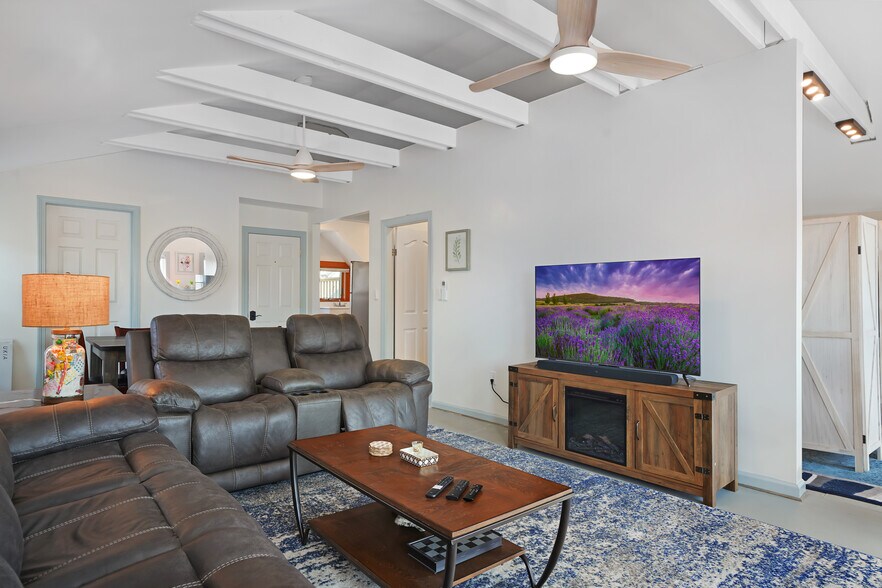 More Photos Of 294 Commercial St, Provincetown Storefront Retail Residential For Sale