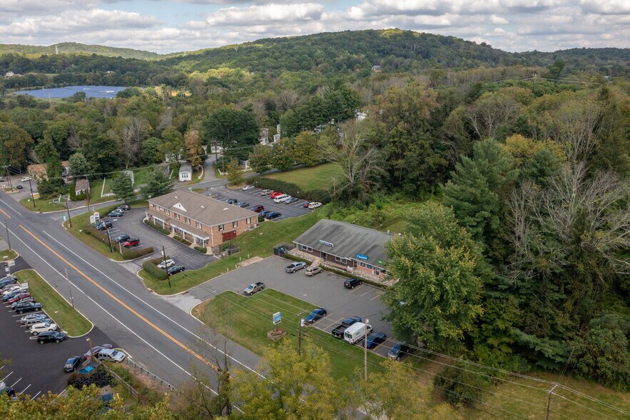 More Photos Of 2002 Rt-31, Clinton Township Unknown For Lease