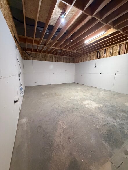More Photos Of 1667-1669 Cota Ave, Long Beach Service For Sale