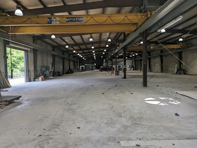 More Photos Of 1024 S 25th St, Van Buren Distribution For Lease