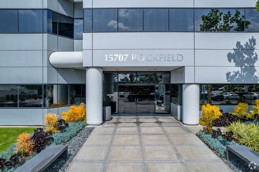 More Photos Of 15707 Rockfield Blvd, Irvine Office For Lease