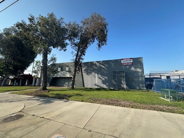 Primary Photo Of 9301 Laurel Canyon Blvd, Arleta Warehouse For Lease
