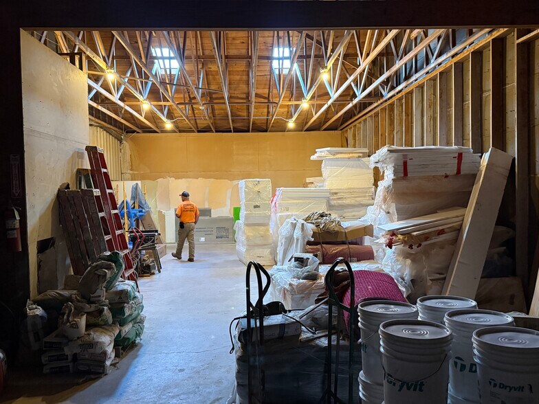 More Photos Of 1128 SW 17th St, Oklahoma City Warehouse For Sale