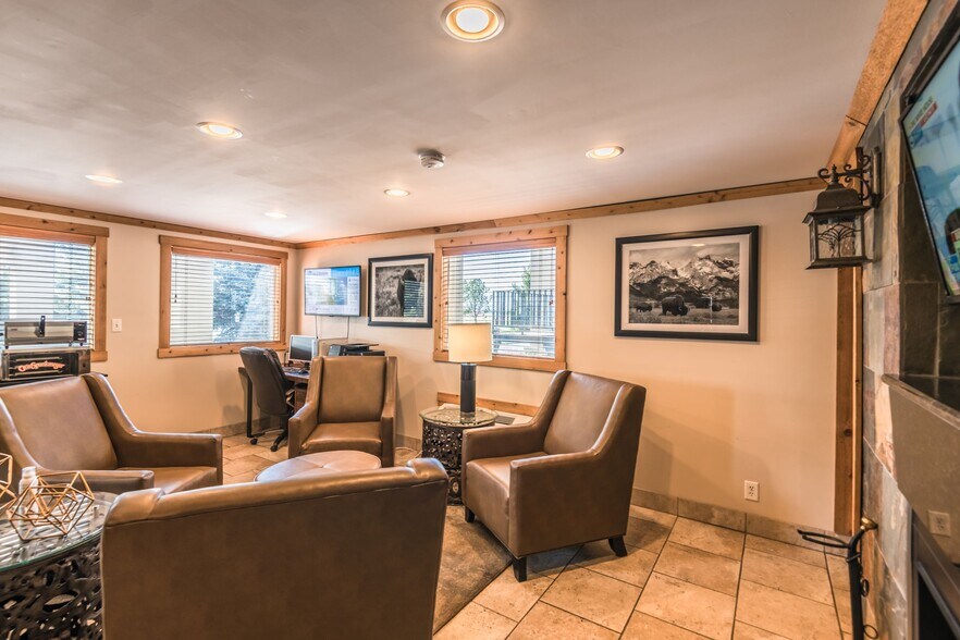 More Photos Of 1809 N 16th St, Wheatland Hotel For Sale