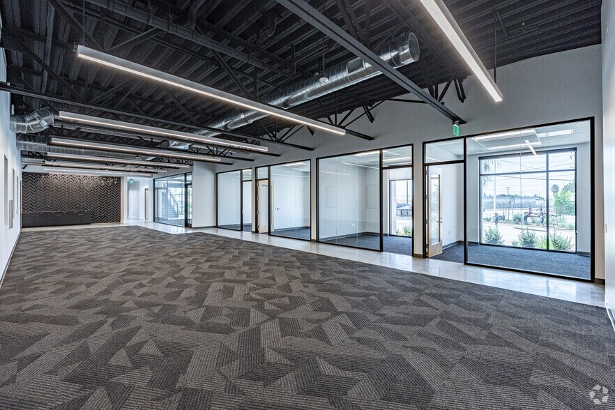 More Photos Of 4416 Azusa Canyon Rd, Irwindale Distribution For Lease