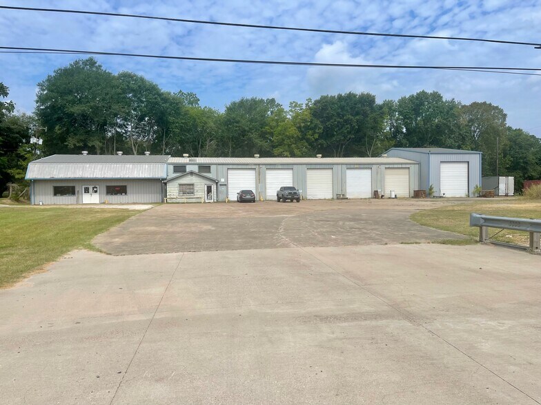 Primary Photo Of 1441 N Temple Dr, Diboll Auto Repair For Sale